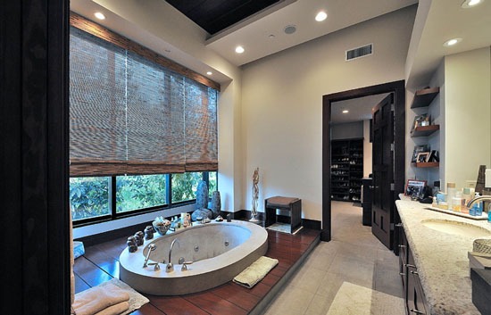 Xua tan mệt mỏi, massage với bồn tắm nằm