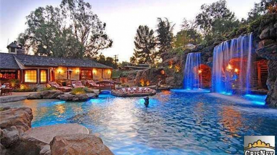 Những Bể Bơi Hoành Tráng Của SAO